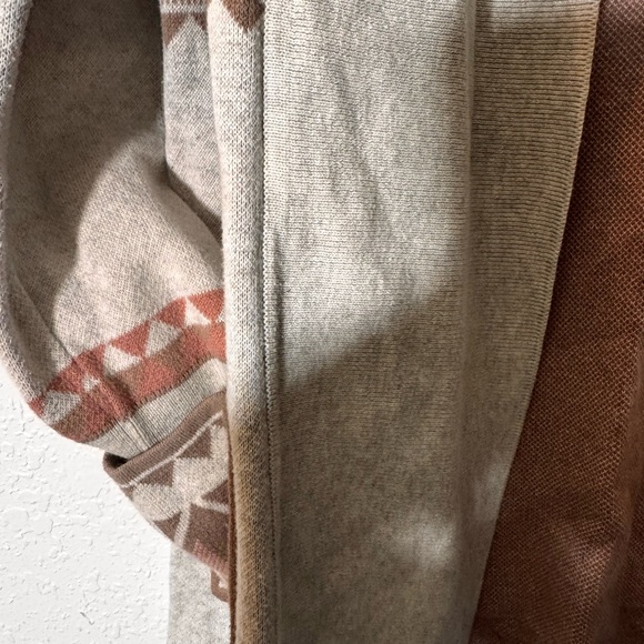 Women's Geometric Pattern Cardigan - Beige and Brown - Picture 5 of 7